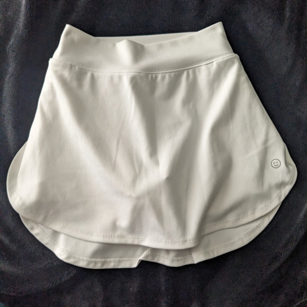 gilly Hicks white skort